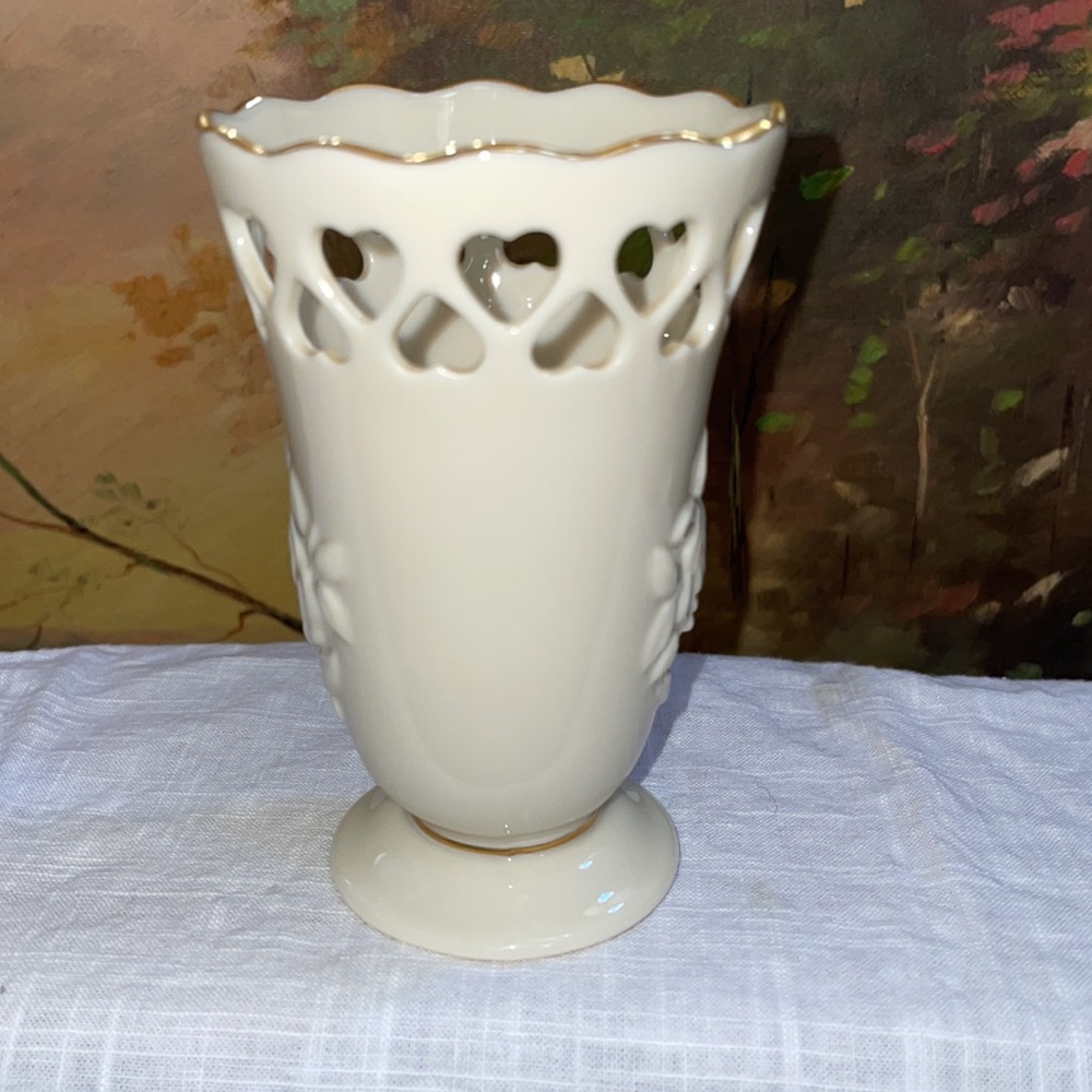 Lenox heart and roses vase - Picture 2 of 7